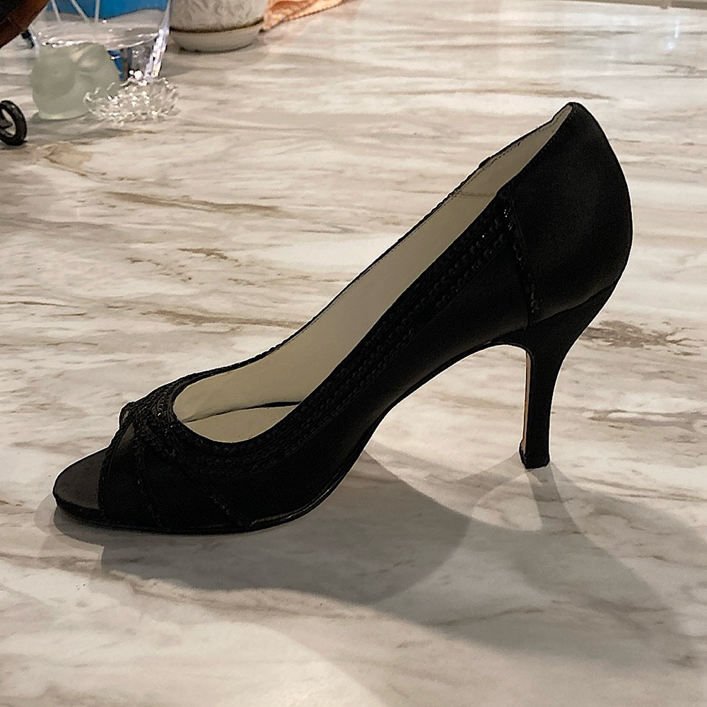 Size 8.5 Jada Black Silk Peep Toe Hi Heels